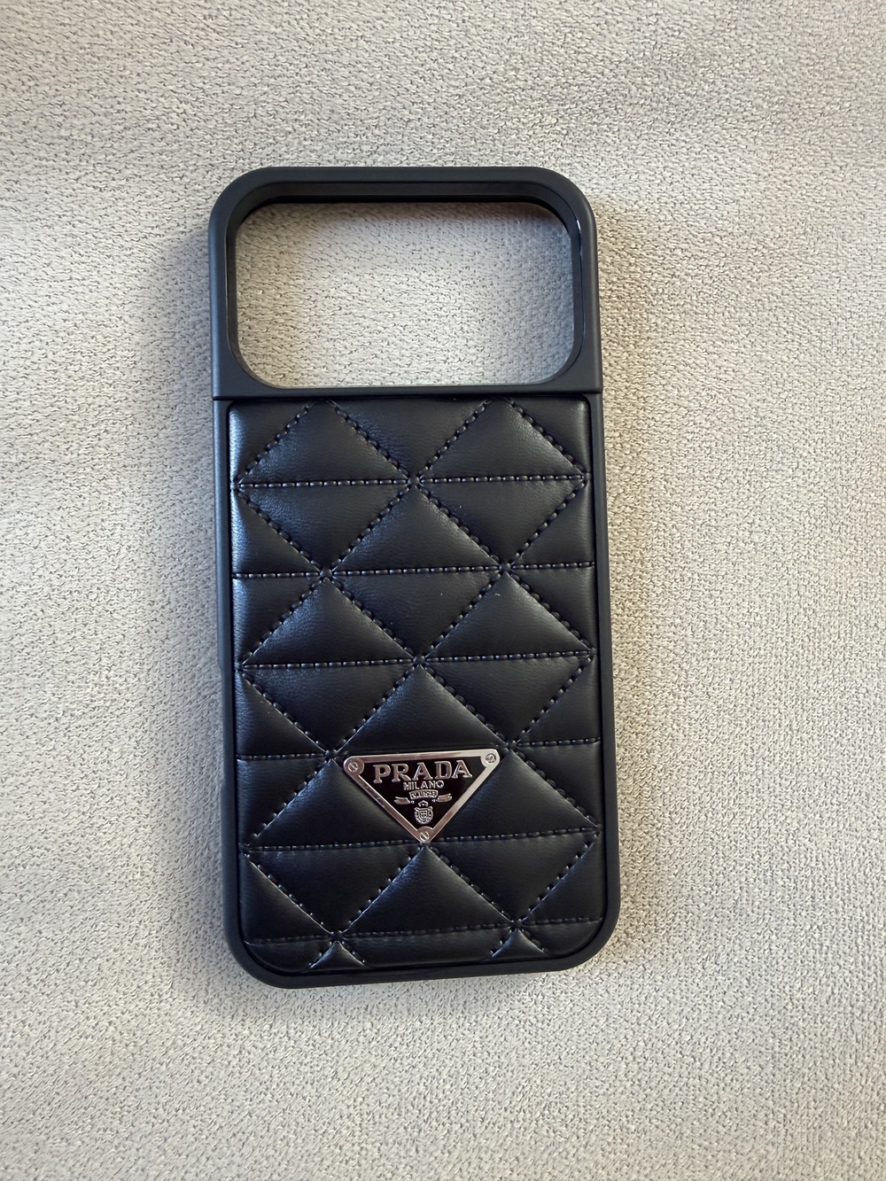 17 Pro Max Black Phone Case